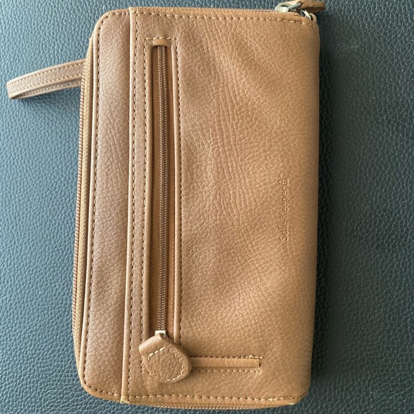 Multiple compartment wallet - Picture 3 of 4